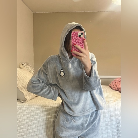 Joyspun Women’s Penguin Plush Hooded Top and Pants 2 Piece Pajama Set Medium - Picture 8 of 14